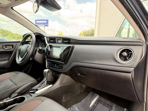 Used 2018 Toyota Corolla SE w/ SE Premium Package FWD image 22