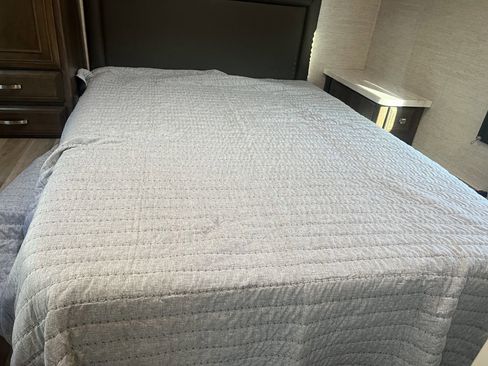 Used 2022 Ford E-450 and Econoline 450 Super Duty w/ Motorhome Prep Package image 48