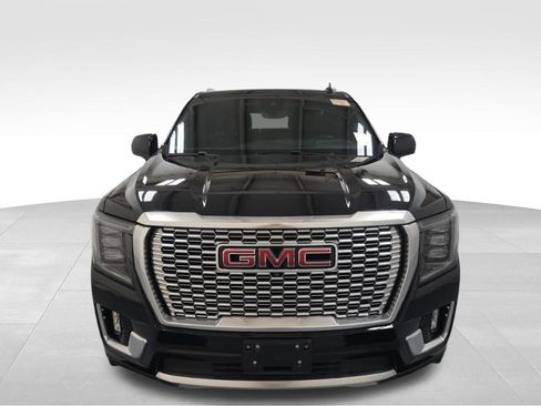 Used 2023 GMC Yukon Denali w/ Advanced Technology Package AWD/4WD image 7