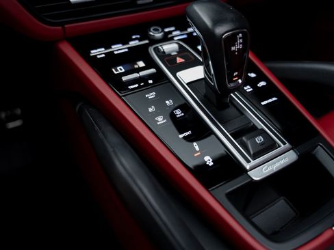 Used 2023 Porsche Cayenne S image 54