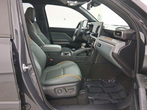 Used 2025 Toyota 4Runner Trailhunter AWD/4WD image 31