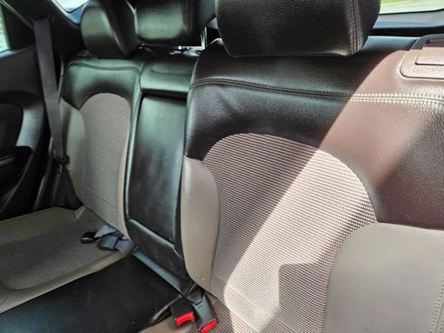 Used 2011 Hyundai Tucson GLS image 15