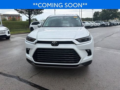 Used 2024 Toyota Grand Highlander AWD image 2
