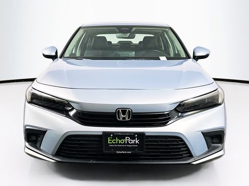 Used 2023 Honda Civic Touring image 2