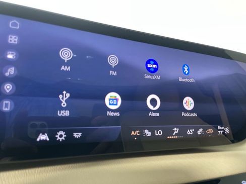 Used 2025 Buick Enclave Preferred FWD image 13