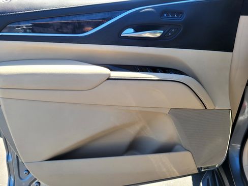 Certified 2022 Cadillac Escalade Premium Luxury w/ Performance Package AWD/4WD image 19