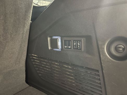 Used 2024 GMC Yukon Denali Ultimate AWD/4WD image 40