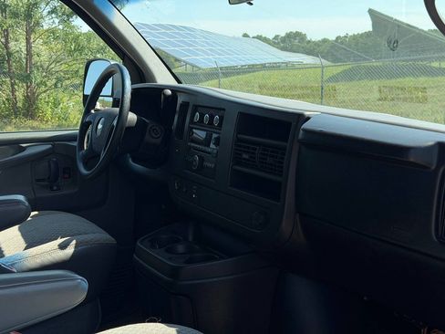 Used 2008 Chevrolet Express 3500 LS RWD image 15