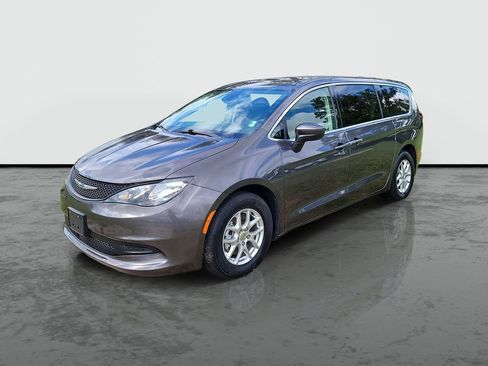 Used 2023 Chrysler Voyager LX FWD image 5
