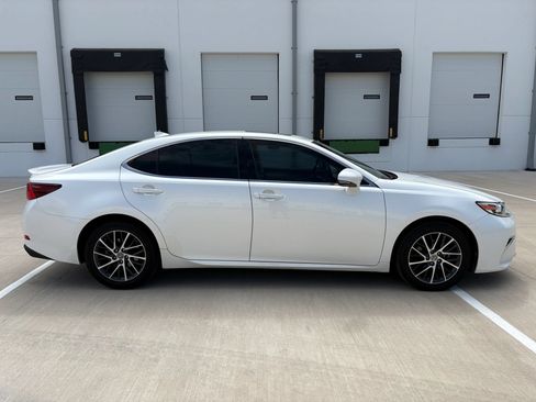Used 2018 Lexus ES 350 w/ Luxury Package w/Wood Trim FWD image 3