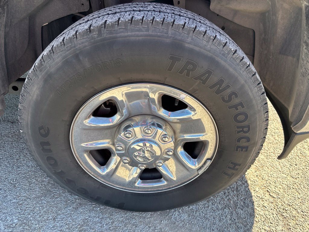 Used 2024 RAM 3500 Tradesman w/ Chrome Appearance Group AWD/4WD image 4
