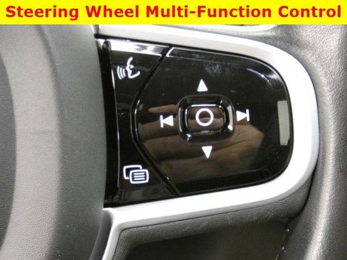 Used 2021 Volvo XC90 T6 Momentum w/ Protection Package Premier image 33