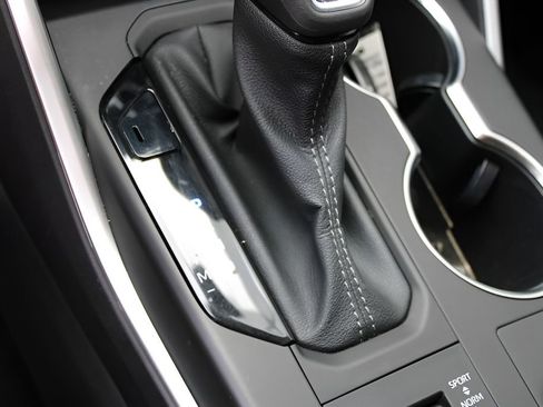 Used 2023 Toyota Highlander XLE AWD/4WD image 16