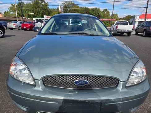 Used 2005 Ford Taurus SE image 3