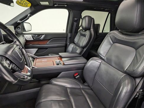 Used 2022 Lincoln Navigator Reserve image 2