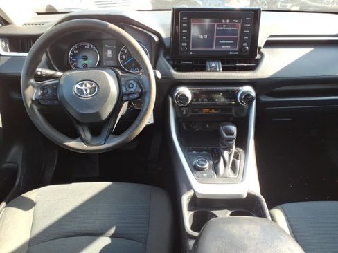 Used 2021 Toyota RAV4 LE AWD/4WD image 14