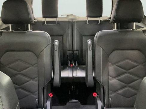Used 2024 Volkswagen Atlas SE w/ Panoramic Sunroof Package AWD/4WD image 18