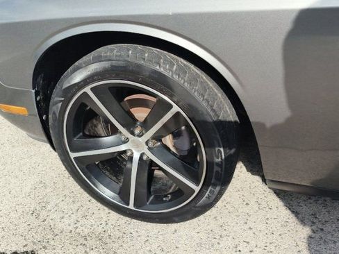 Used 2011 Dodge Challenger SE image 17