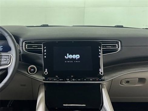 Used 2024 Jeep Wagoneer Series III w/ Flexible Seating Group image 14