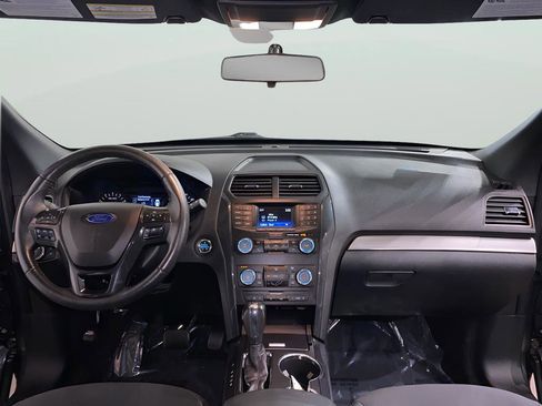 Used 2019 Ford Explorer XLT image 15