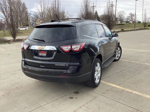 Used 2016 Chevrolet Traverse LT w/ Style and Technology Package FWD image 4