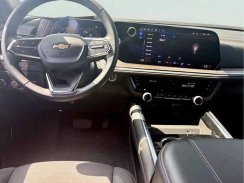 Used 2025 Chevrolet Tahoe LS RWD image 9