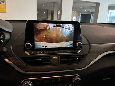 Used 2025 Nissan Altima 2.5 SV image 23