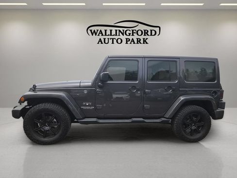 Used 2016 Jeep Wrangler Unlimited Sahara w/ Dual Top Group AWD/4WD image 7