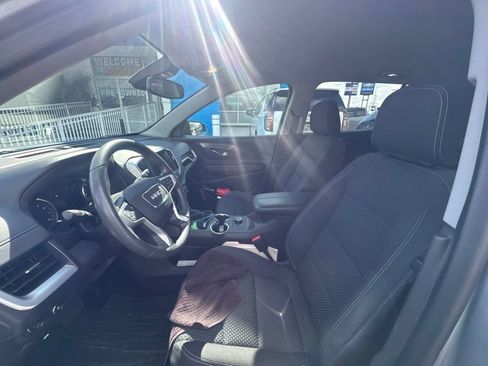 Used 2023 GMC Terrain SLE w/ Elevation Edition FWD image 9