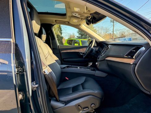 Used 2022 Volvo XC90 T6 Momentum w/ Advanced Package AWD/4WD image 9
