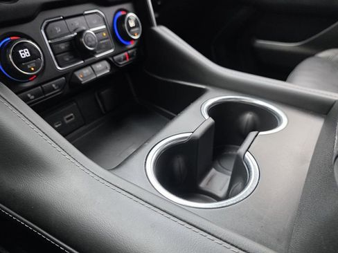 Used 2023 Chevrolet Suburban LT w/ Luxury Package image 36