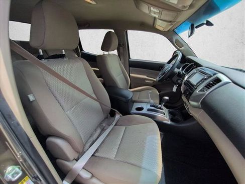 Used 2014 Toyota Tacoma PreRunner w/ SR5 Package RWD image 18
