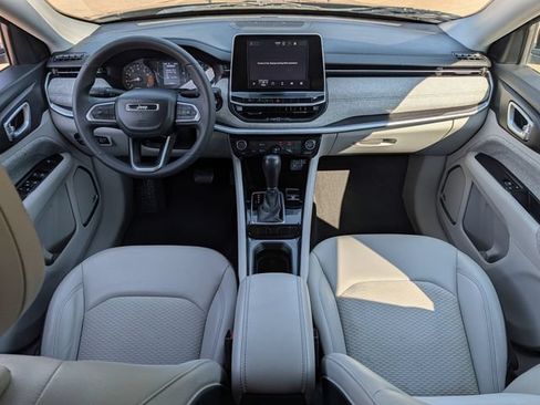 Used 2022 Jeep Compass Latitude w/ Sun and Sound Group FWD image 11