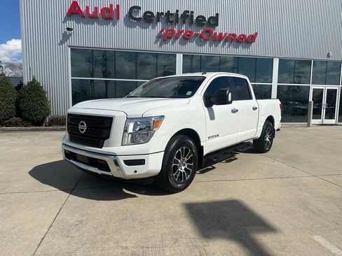 Used 2021 Nissan Titan SV w/ SV Convenience Package image 1
