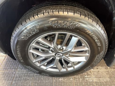 Used 2023 Nissan Rogue S image 5