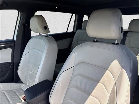 Used 2019 Volkswagen Tiguan SEL Premium R-Line w/ 3rd Row Seat Package AWD/4WD image 16