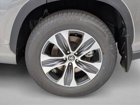 New 2026 Toyota Highlander XLE image 10