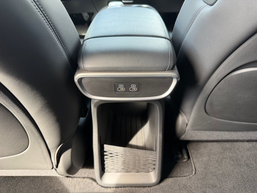 Used 2024 Genesis GV60 RWD image 45