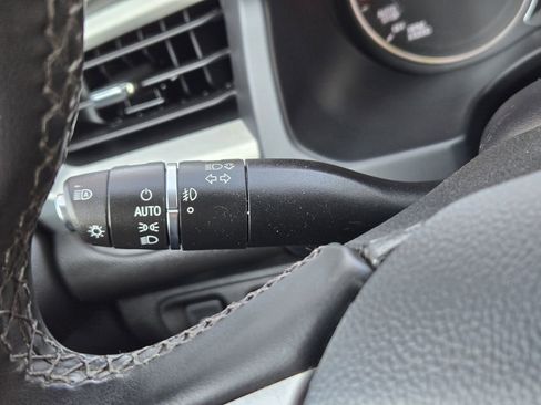 Used 2023 GMC Acadia SLT AWD/4WD image 26