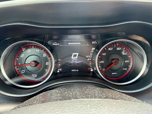 Used 2019 Dodge Charger SXT RWD image 12