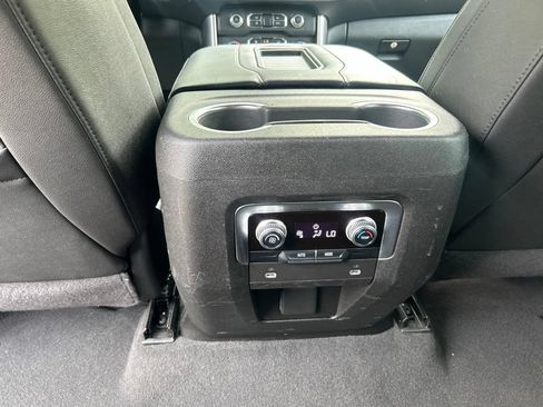 Used 2024 GMC Yukon SLT RWD image 31