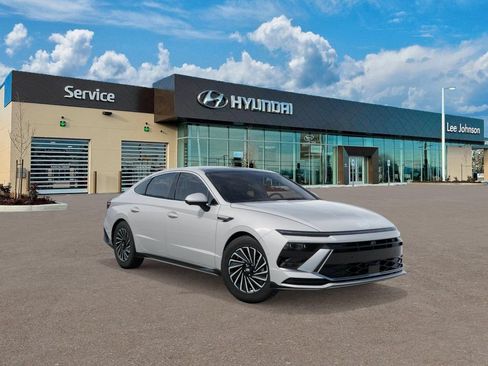 New 2026 Hyundai Sonata Limited FWD image 2