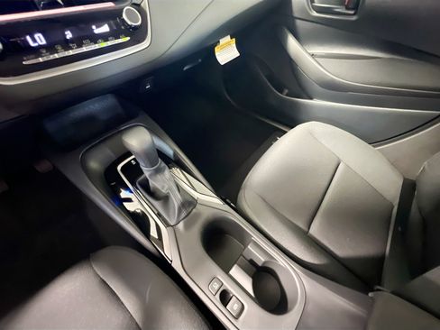 Used 2025 Toyota Corolla LE FWD image 24