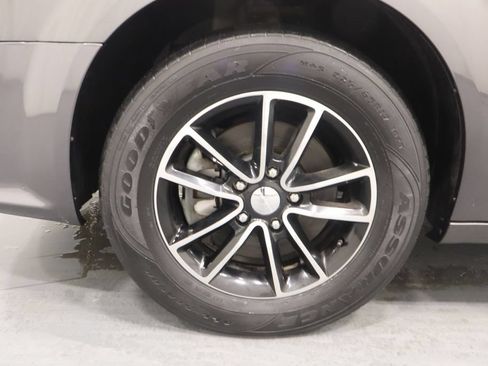 Used 2018 Dodge Grand Caravan SE FWD image 24