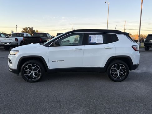 Used 2024 Jeep Compass Limited w/ Sun and Sound Group image 9