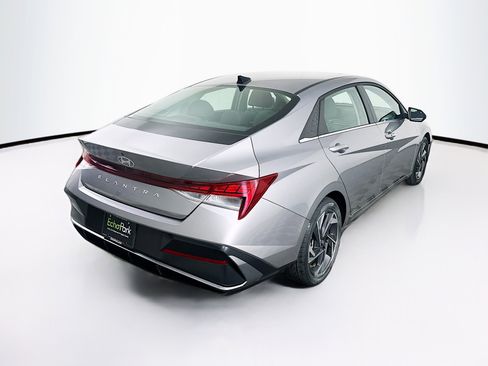 Used 2025 Hyundai Elantra SEL FWD image 9