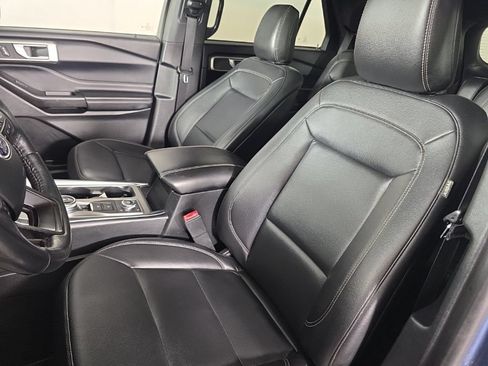 Used 2020 Ford Explorer XLT w/ Equipment Group 202A AWD/4WD image 14