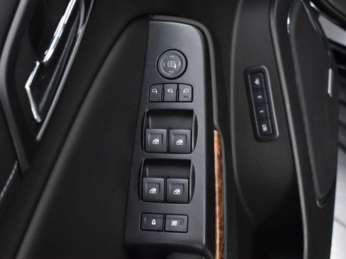 Used 2018 Chevrolet Tahoe Premier AWD/4WD image 12