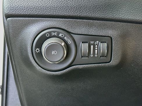 Used 2019 Jeep Compass Latitude w/ Popular Equipment Group AWD/4WD image 16