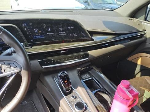 Used 2024 Cadillac Escalade ESV Premium Luxury AWD/4WD image 4